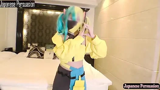 Ledakan Cosplay Mood. Si cantik dengan piala e cup mengubah energi menjadi pertunjukan pribadi yang berbahaya, sudut 2
