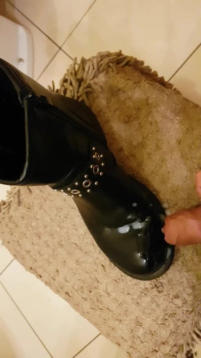 Cum on friend shoes