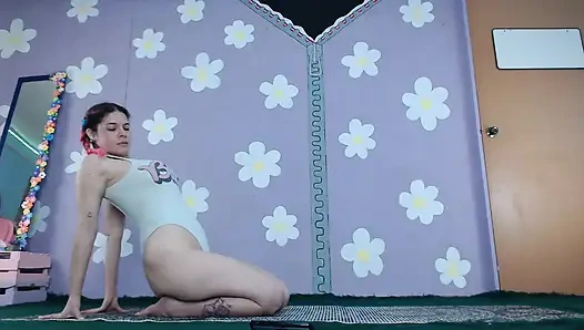 Latihan yoga pemula livestream pamer sekilas