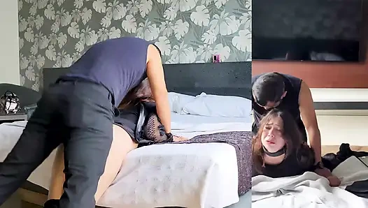 Хардкорно трахаю после шлепания ее как маленькую шлюшку, она