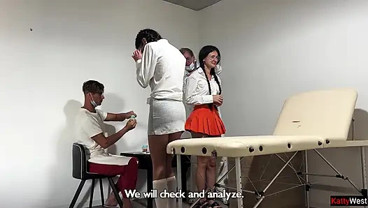 Siswa katty west dan kate rich kehilangan kewaspadaan selama pemeriksaan ginekologis rutin