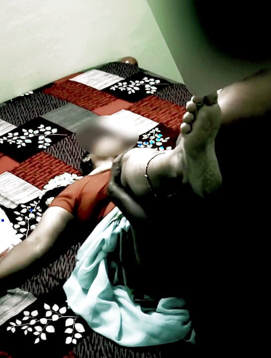 Indiana meia-irmã em direito na blusa saree depois de fodida com força na buceta missionária gozada dentro em estilo cachorrinho