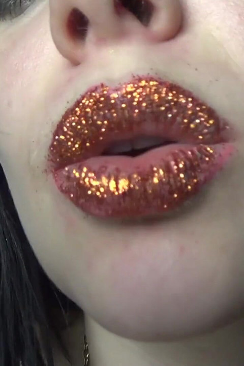 Golden lip seduction