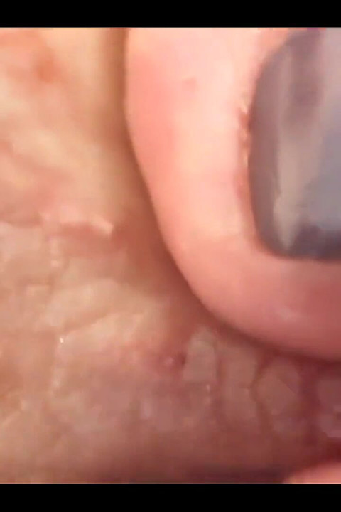 Extremo close-up no jogo dos meus mamilos