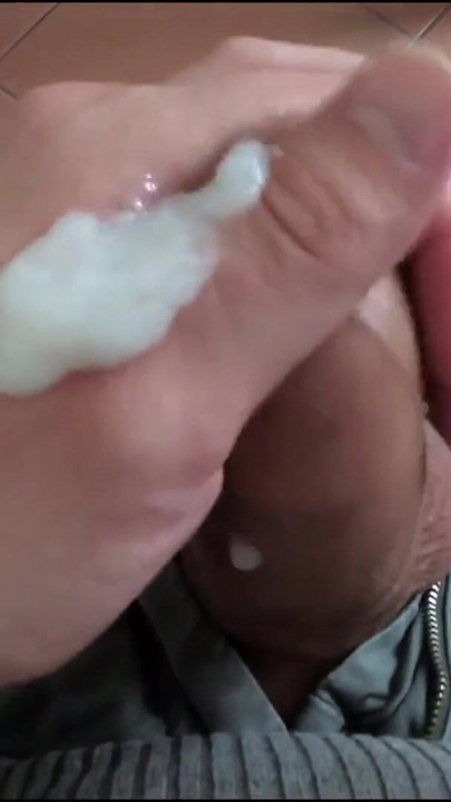 Spektakularan trenutak iz "THICK CUMSHOT - Gledaj moj ORGAZAM s gustom KOLIČINOM SPERME"