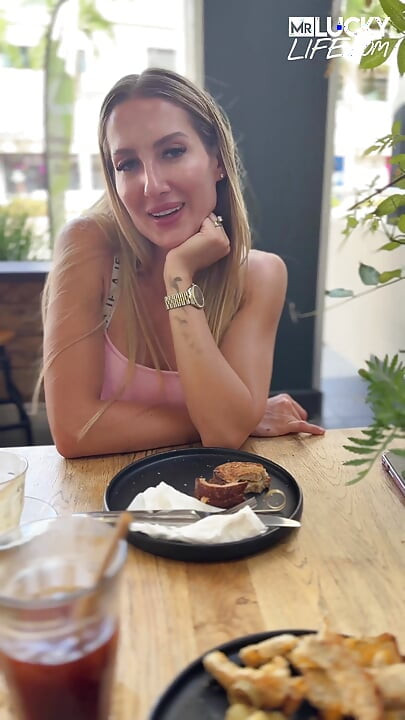 Złota dziewczyna Kayla Lea na Złotym Wybrzeżu