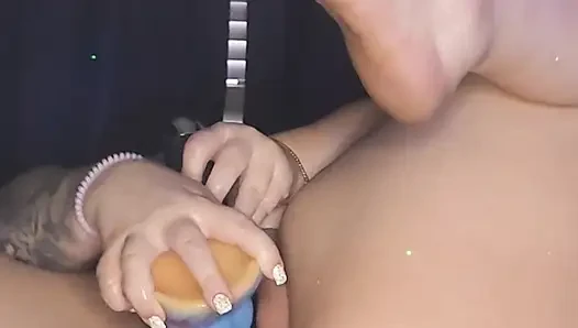 Kaykez hüpft mit dickem fetten arsch auf dildo