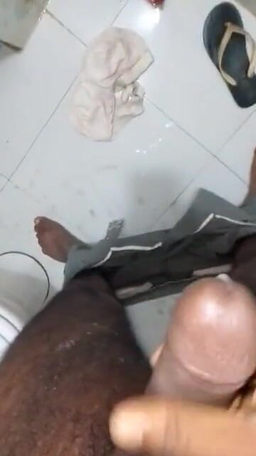 Bhabi ka bra bathroom par | Clip 1