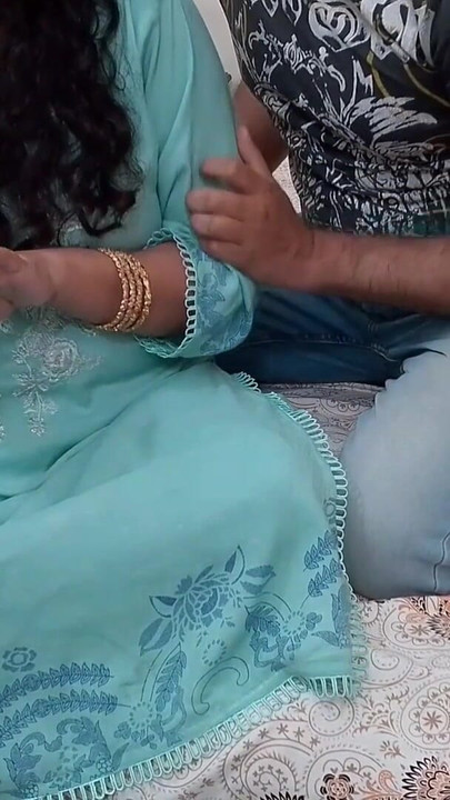 印度继母告诉她的继子，“你父亲现在什么都做不了。 | 短片 1