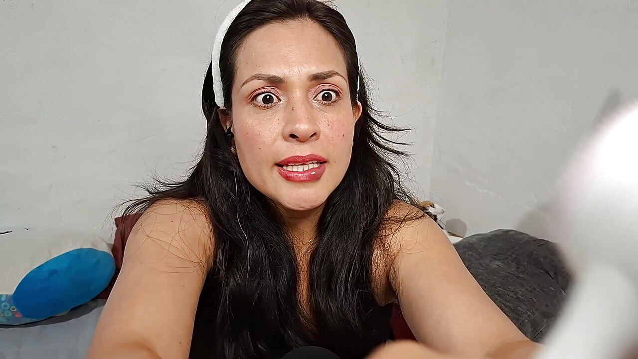 ASMR RELAXING FACIAL CLEANSING (ROLEPLAY IN SPANISH)