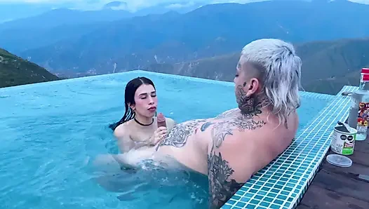 Tinder Date Ends in Outdoor Sex with Chicamocha Cannon in the Background