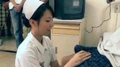 Медсестра1-японка трах-ручки