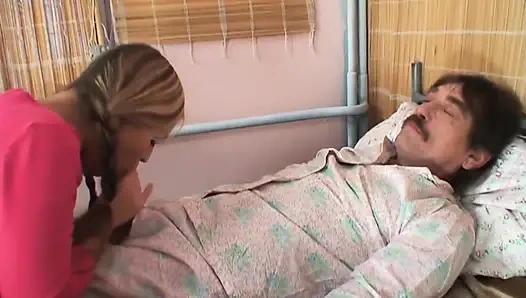 Teenie-schlampe wird gefickt