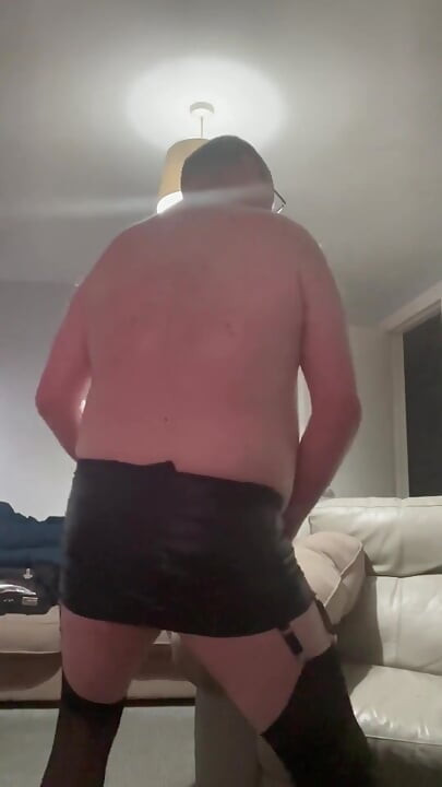 अश्लील क्रॉस ड्रेसर इसके लिए पागल है