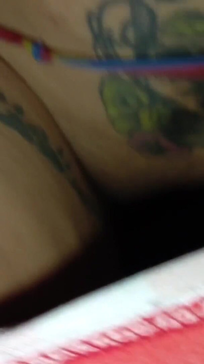 Az öregember szexel a gyönyörű, nagymellű szobalányával a fürdőszobában karácsonyra | Klip 2