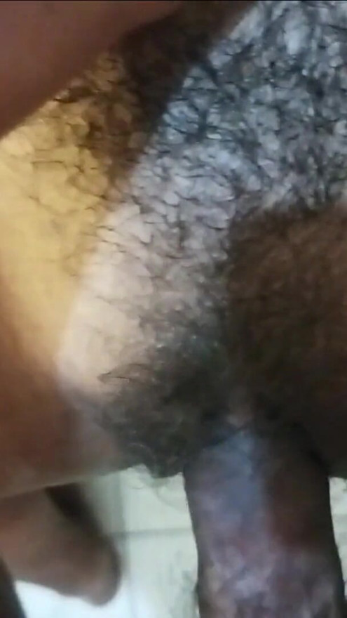 FOLLANDO COÑO PELUDO Y JUGOSO MASAJEADOR DE CARNE | Clip 1