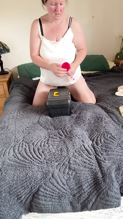 original bad gal in the house home alone hot and ready feeling horny and ready for oiled up fun session