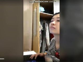 Китайская эксгибиционистка, стримерная девушка мастурбирует, испытывает оргазм