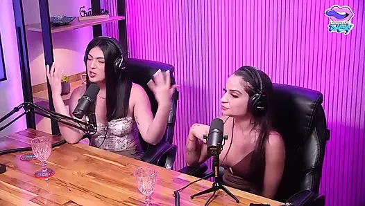 Sevimli iri güzel kadın ve kız arkadaşları fahişelik edepsizce konuşuyor