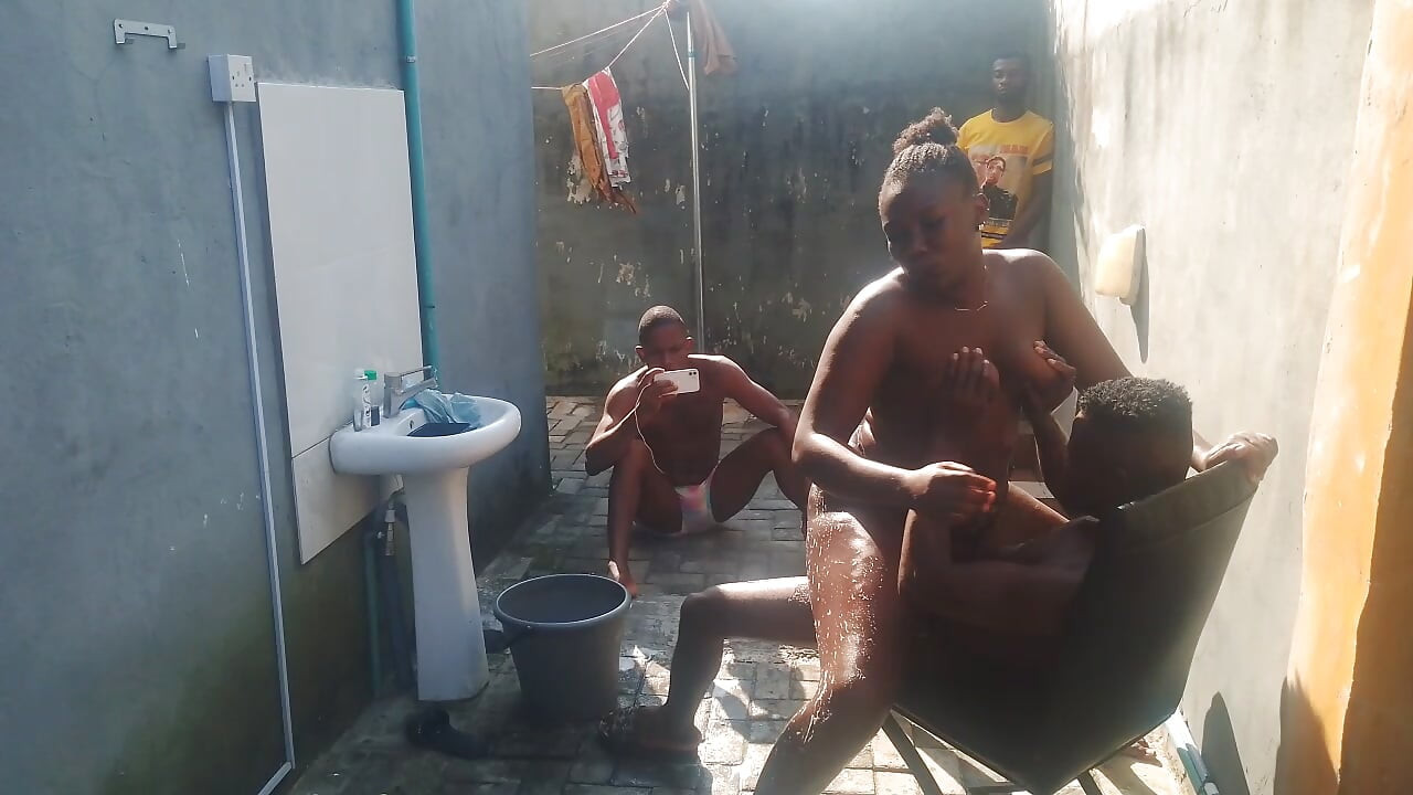 Iza scene