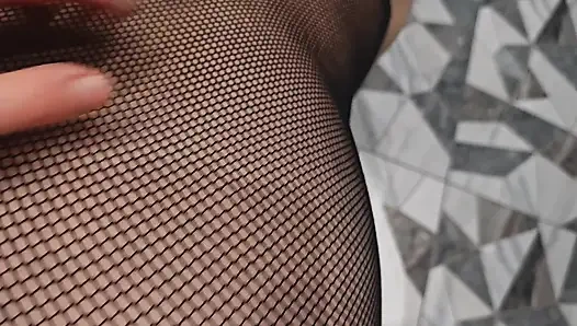 Latex-maskierte ehefrau, doggystyle und muschi essen