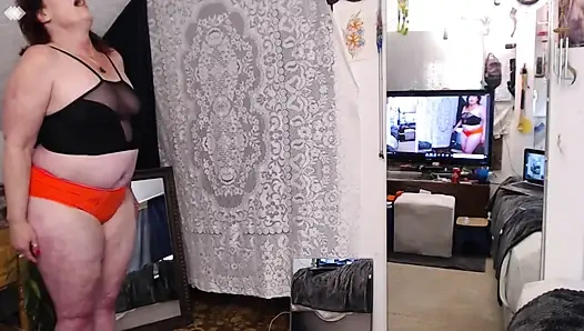 264 DawnSkye1962 Тренировка в оранжевой попке в шортах с мясистой рыжей белой девушкой с большой шикарной