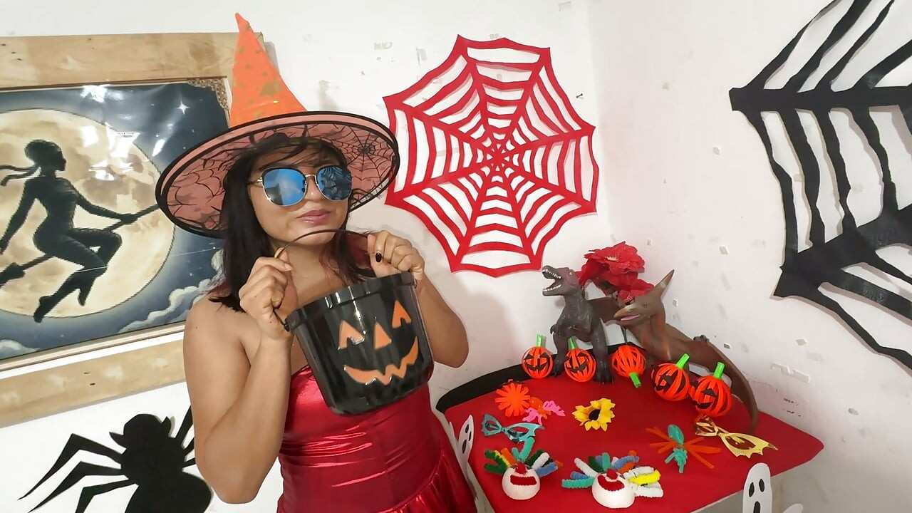 HALLOWEEN ACCESSORIES VENDOR IN ACTION WITH A CUSTOMER. INTENSE BLOWJOB, DOGGY STYLE, MISSIONARY, AND COWGIRL POSITION