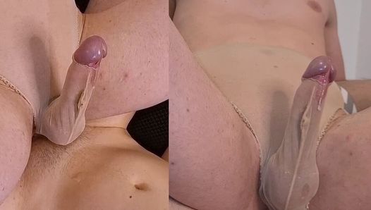 Il ragazzo biondo con il culo riempito di cazzo geme un gay prima di un intenso orgasmo anale