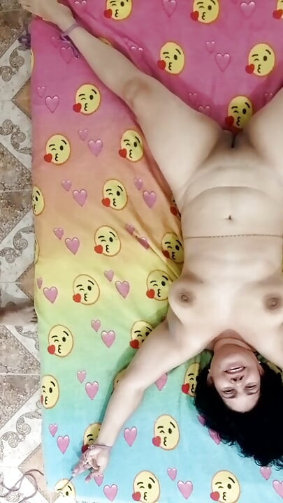 복종하는 깊은 목구멍 여친 섹스