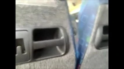 Ônibus gozando camisinha pública