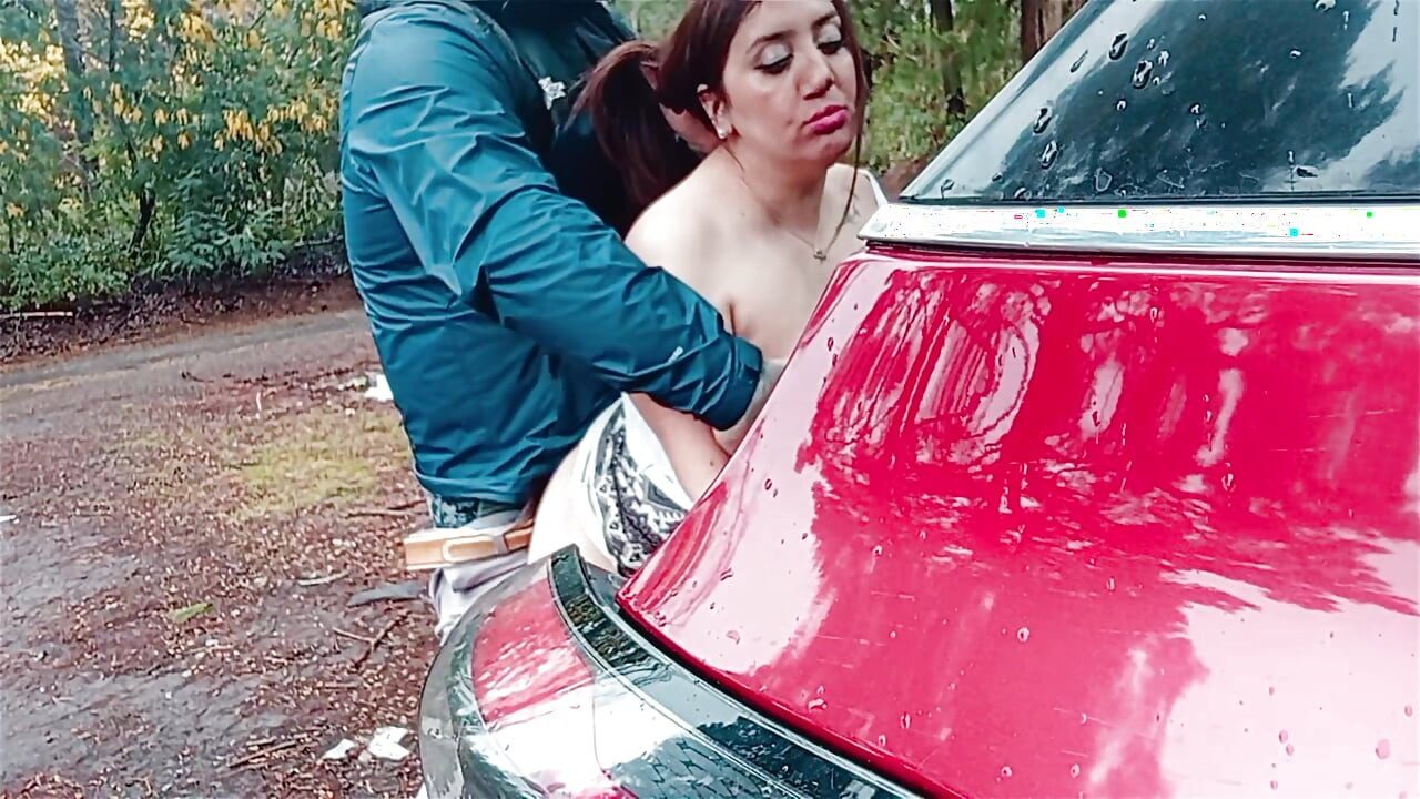 Derrière la voiture avec mon beau-père, on avait hâte