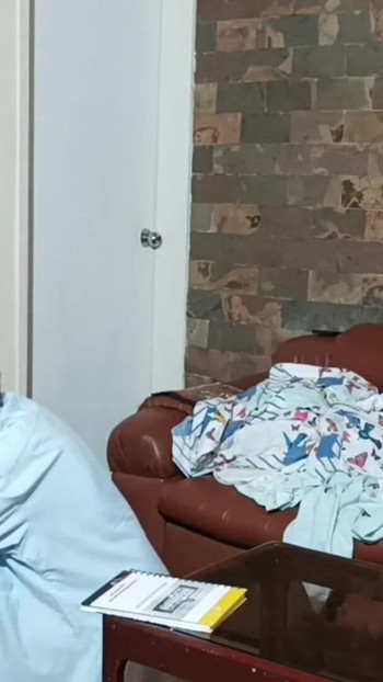 Trenutak koji morate vidjeti iz "Kod kuće s polusestrom sve je zabavnije... slušanje njezinih stenjanja i kako guta je"