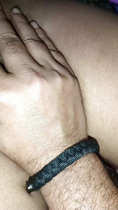 Desi Pooja Bhabhi Apni Chut Massage