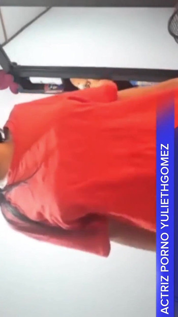 Porno glumica Yulieth Gomez pokazuje svoje velike sise