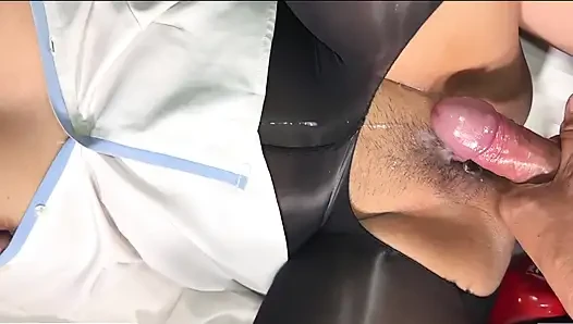 POV Sekretaris Asia, memasukkan jari & menjilat lalu di-fuck bosnya sampai creampie di badan