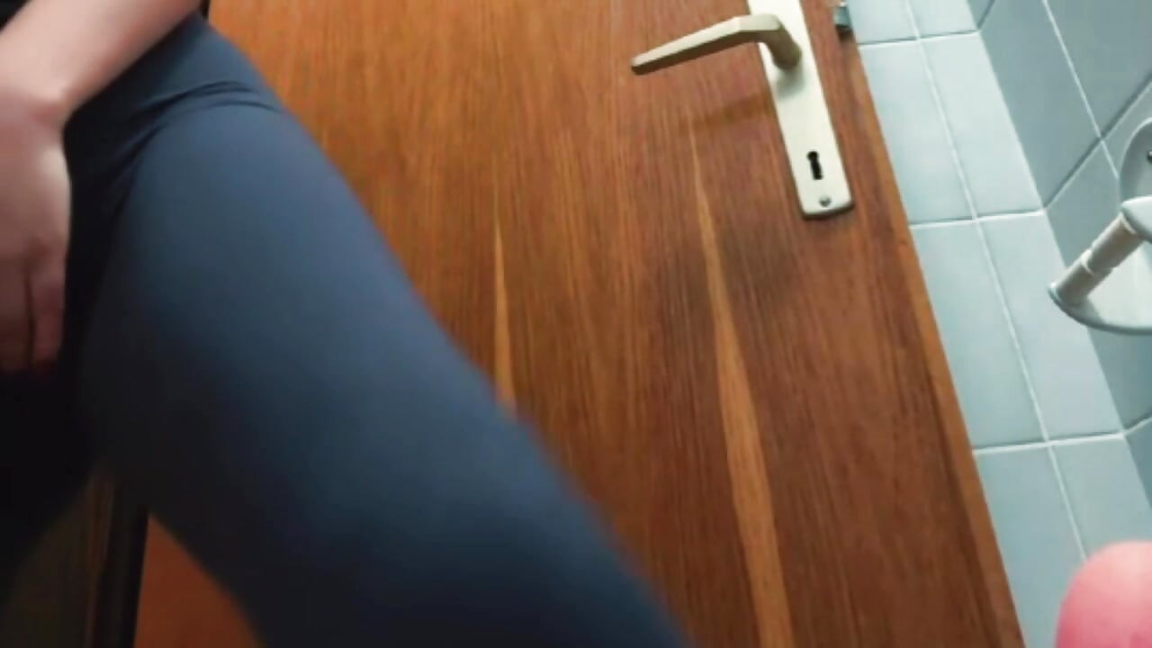 Desi college ladki apni chut me ungli krti leak viral video