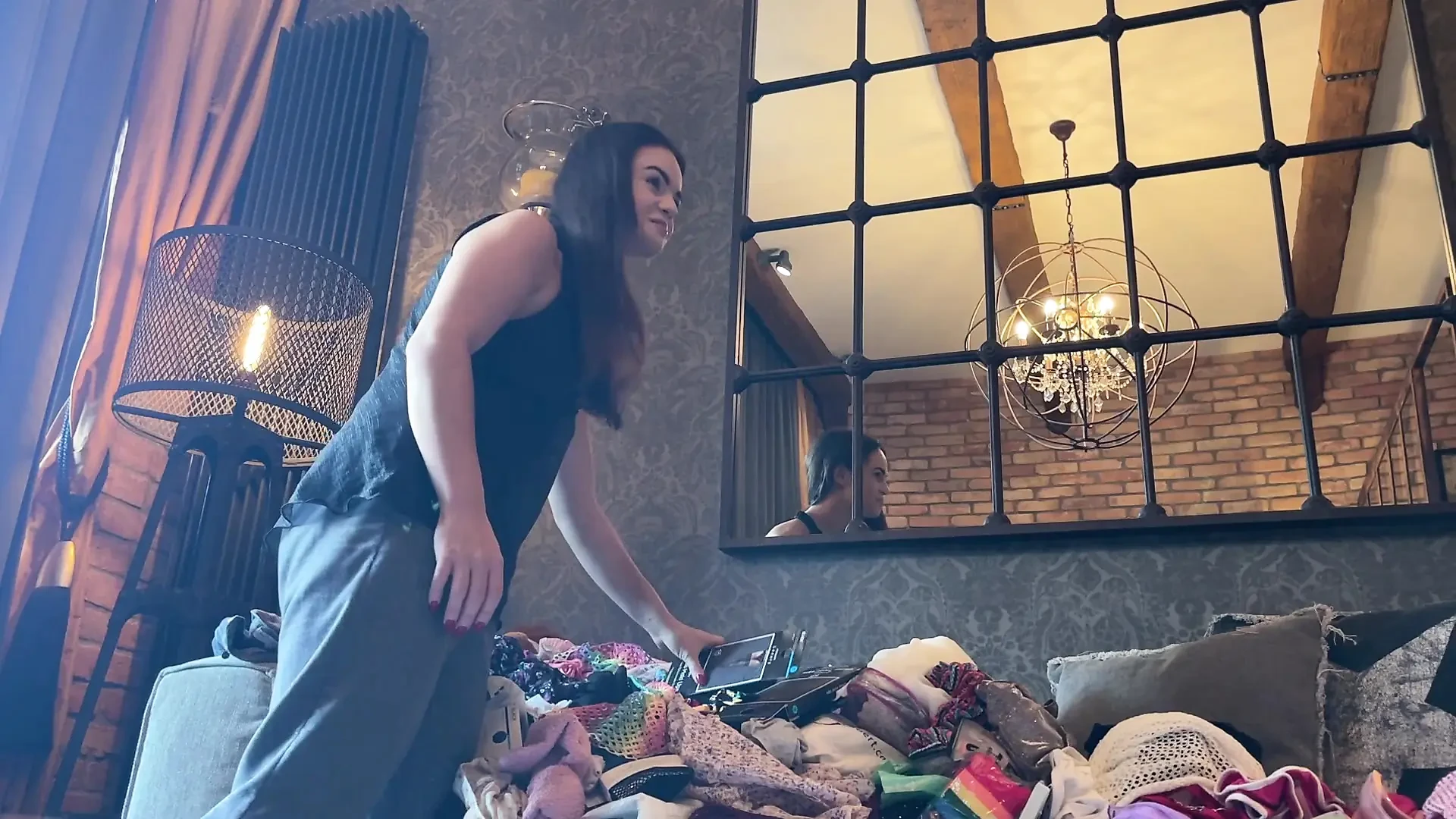 Olivia Zlota - brunette,behind the scenes