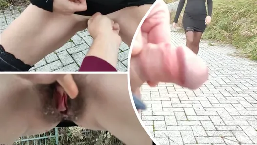 Je sors ma bite devant une jeune fille dans un parc public et elle squirte - bite flash p2 - misscreamy