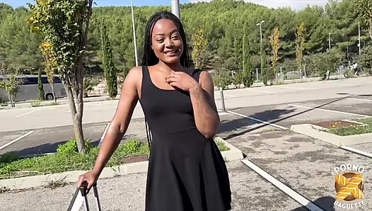 Gadis sange ini suka banget sama kontol besar!