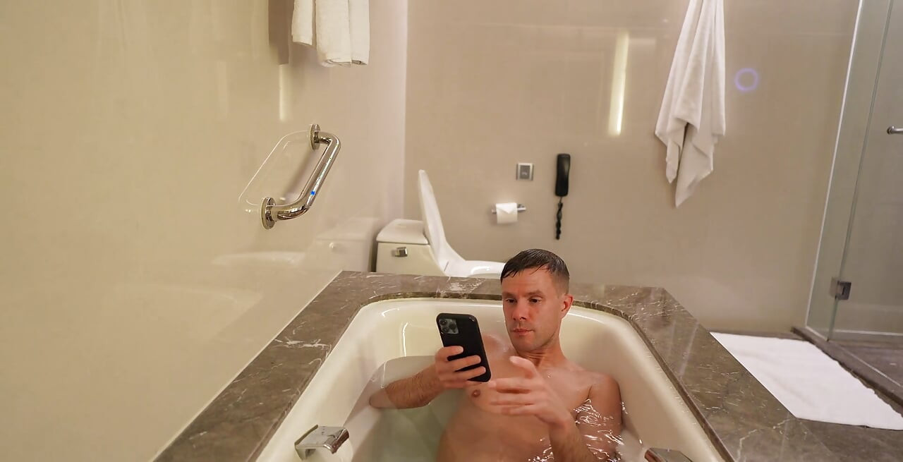 夏の中国旅行でお風呂でくつろぐ