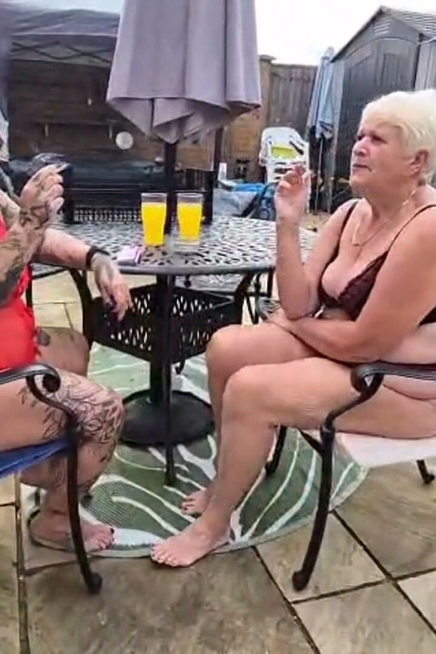 Smoking with Joolz