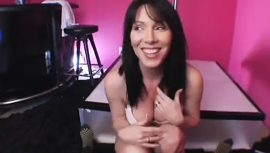 Vintage MILF plays on poles