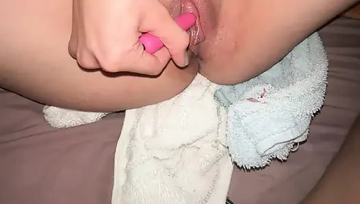 MILF masturbating behind the scenes , toes curling squirting and Pussy cream show