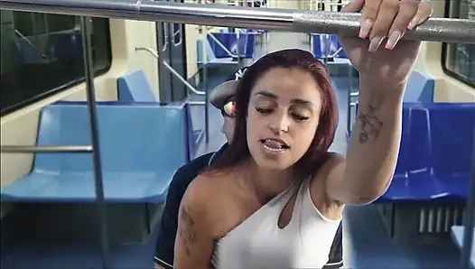 Dikkat! Bu, otobüsteki kızlara arkadan giriyor!!
