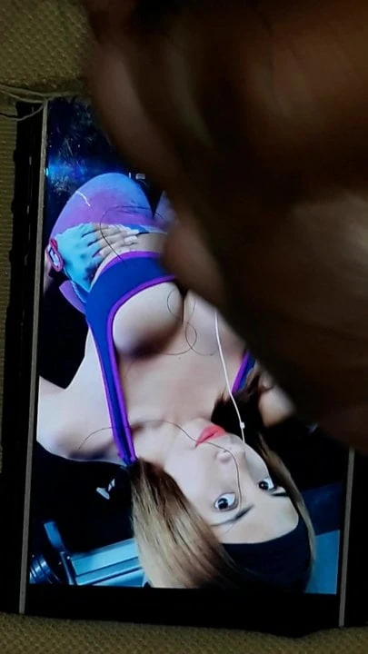 Cum tribute Ariana 5 chichotas ricas