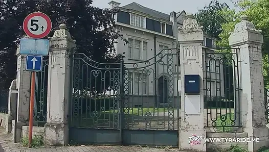 Введение дилдо крупным планом и бурные встречи взрослых