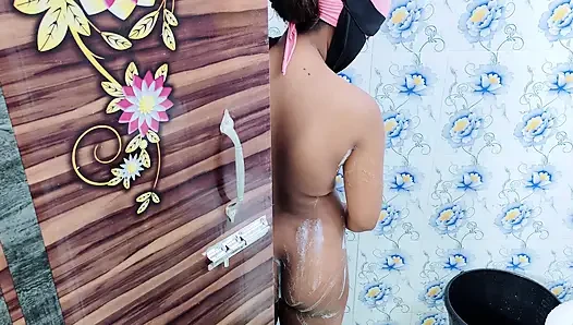 Bangladeşli çift banyoda seks xxx video