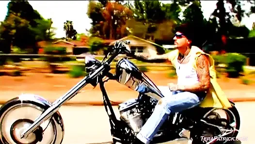 Neighborhood slut Lela Star fucks and creamed good