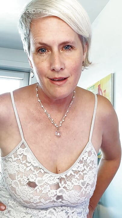 MILF Gave Her Boss a JOI To Help With His Work Trouble