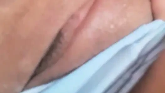 Temanku berbagi pacarnya sama aku dan kami habis-habisan di jacuzzi, bagian 1